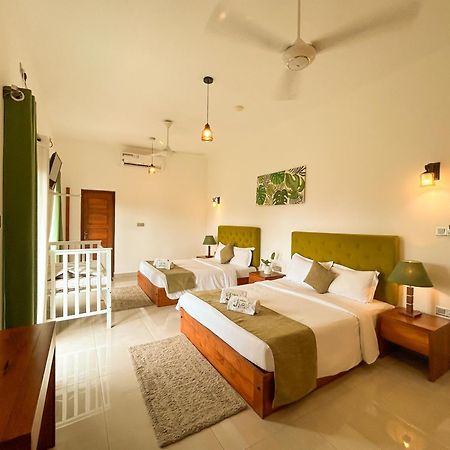 J Leaf Hotel By Blue Bird Negombo Exterior foto