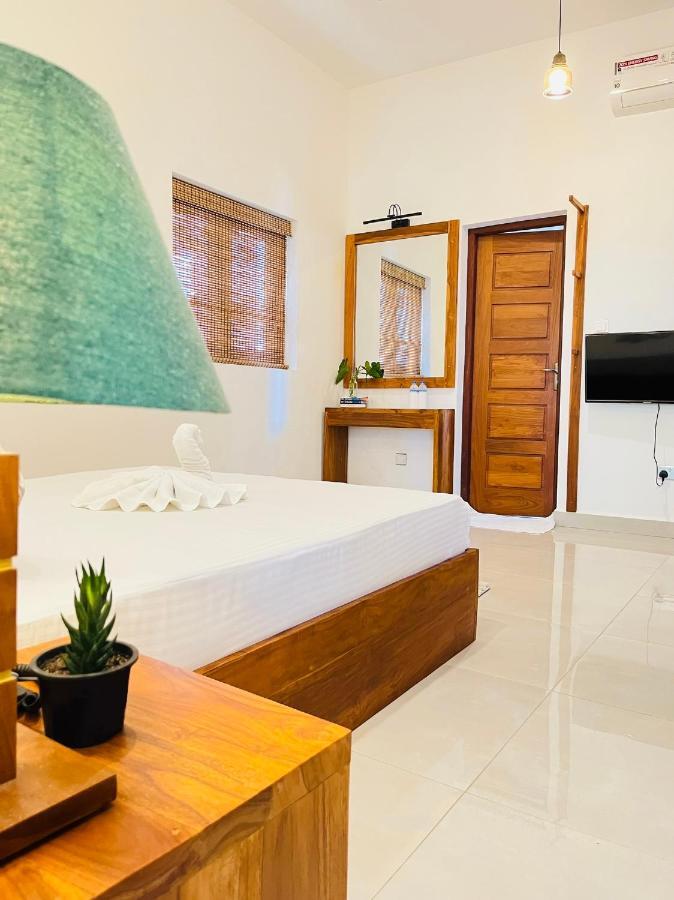 J Leaf Hotel By Blue Bird Negombo Exterior foto