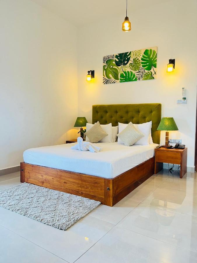 J Leaf Hotel By Blue Bird Negombo Exterior foto