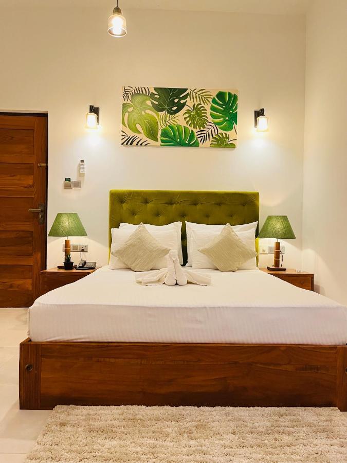 J Leaf Hotel By Blue Bird Negombo Exterior foto