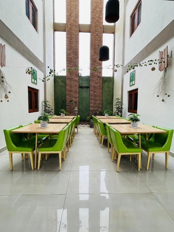J Leaf Hotel By Blue Bird Negombo Exterior foto