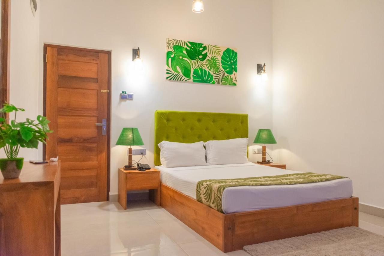 J Leaf Hotel By Blue Bird Negombo Exterior foto