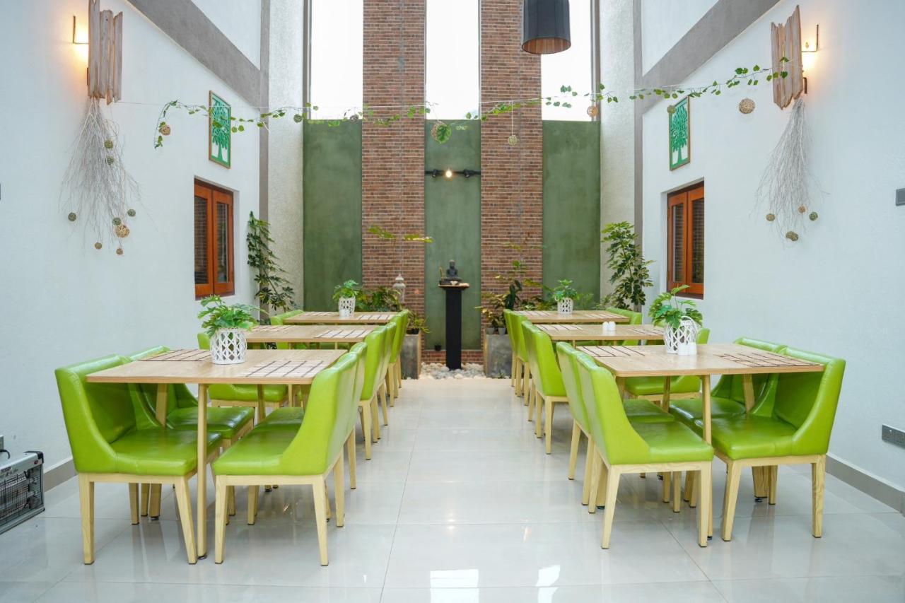 J Leaf Hotel By Blue Bird Negombo Exterior foto