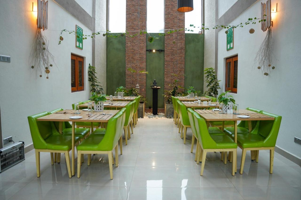 J Leaf Hotel By Blue Bird Negombo Exterior foto