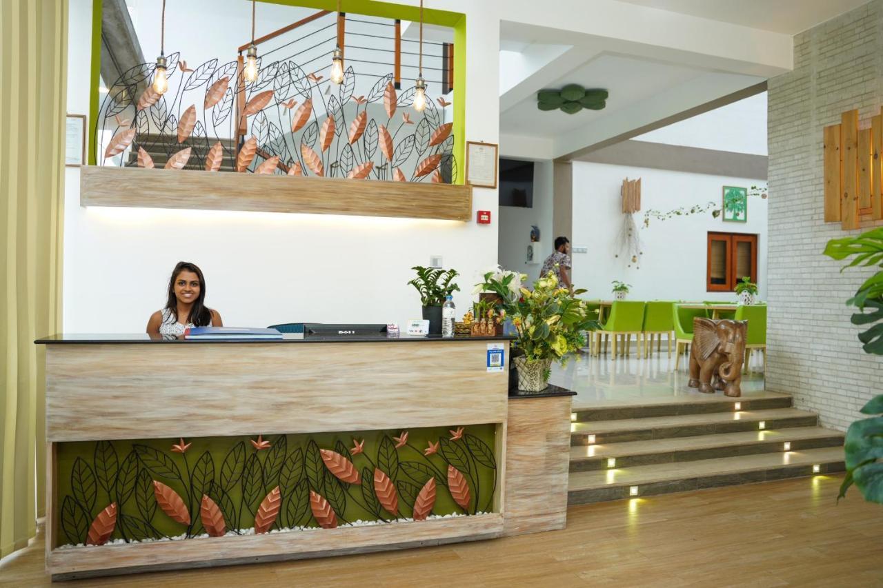 J Leaf Hotel By Blue Bird Negombo Exterior foto