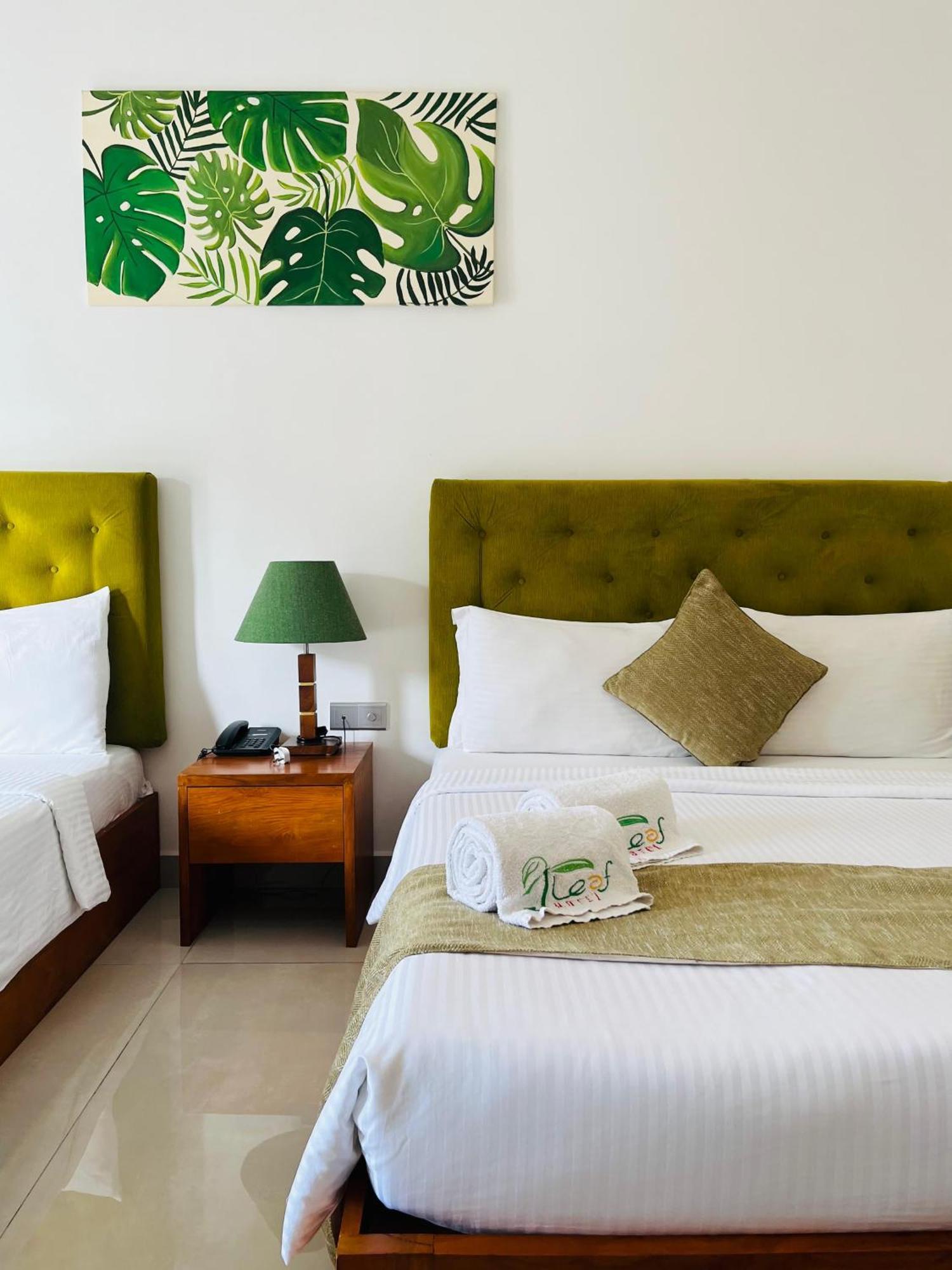 J Leaf Hotel By Blue Bird Negombo Exterior foto