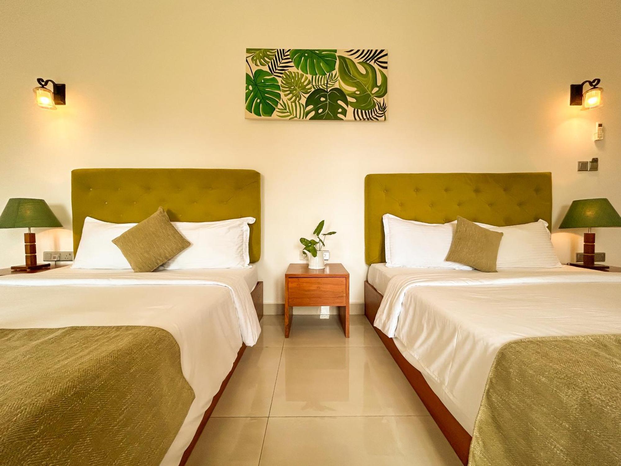J Leaf Hotel By Blue Bird Negombo Exterior foto