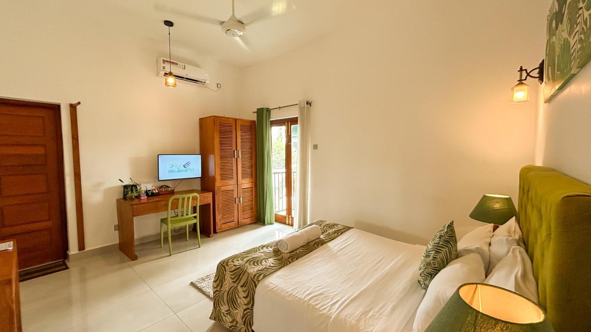 J Leaf Hotel By Blue Bird Negombo Exterior foto